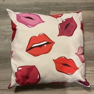 LIPS PILLOW 18x16 inches